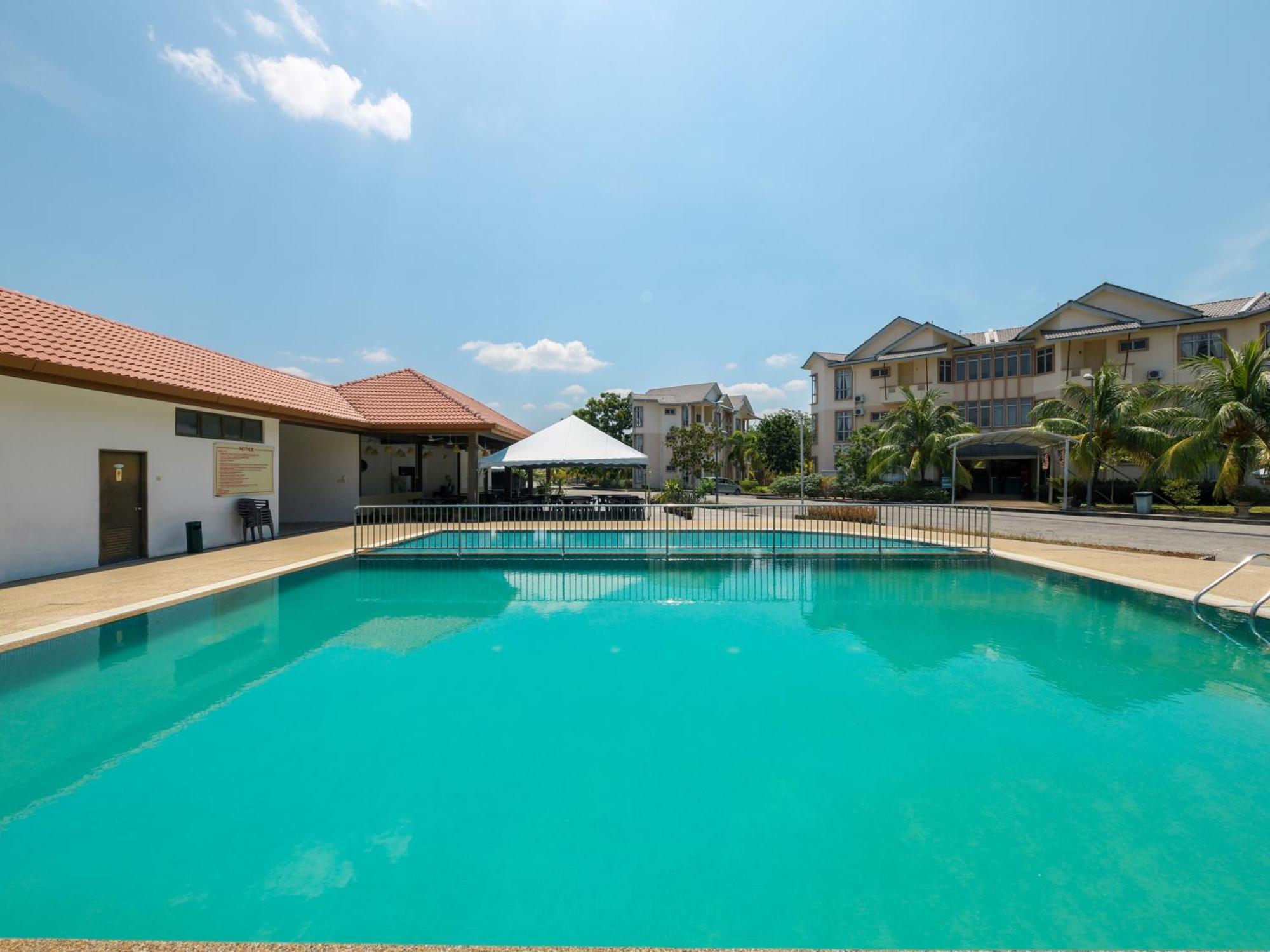 Seri Bayu Resort Hotel Sungai Pelek Exterior foto