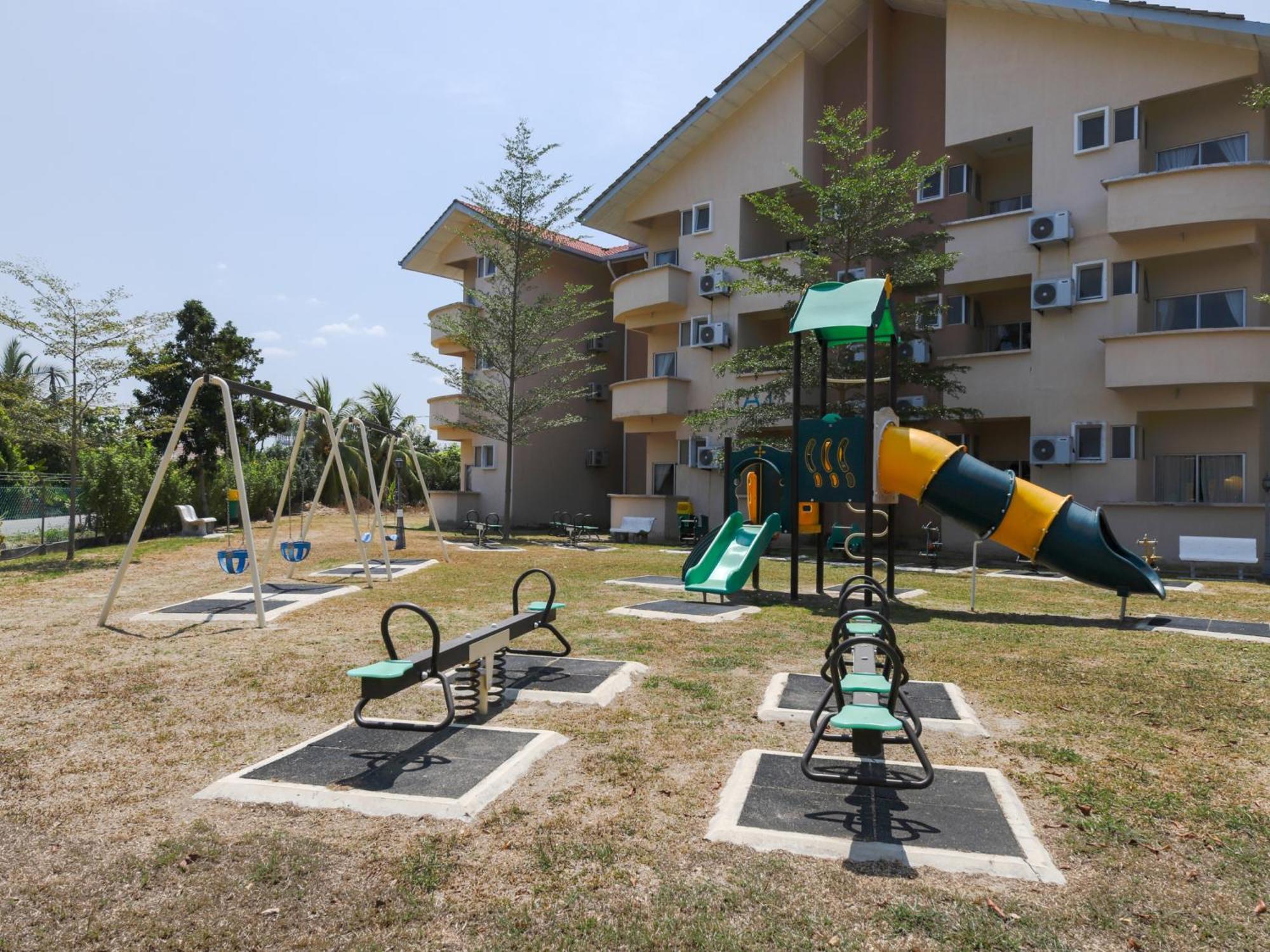 Seri Bayu Resort Hotel Sungai Pelek Exterior foto